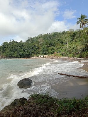 Bakun Pantai - Keindahan Alami Pantai Bakun, Surga Tersembunyi di Balik Perbukitan Hijau Maluku Utara, Kecamatan Loloda Tengah, Kabupaten Halmahera Barat